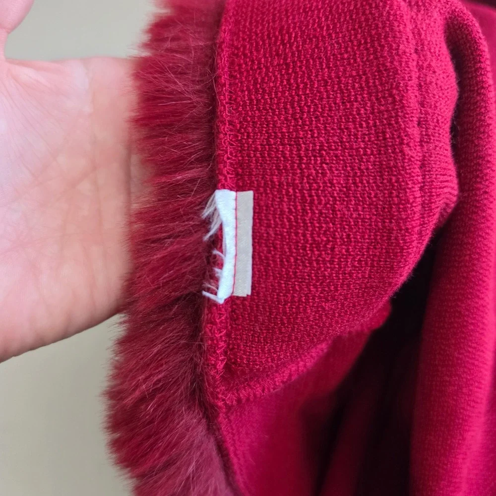 Poncho Women OS Red Faux Fur Trim Knit Cape Wrap Elegant Cozy Old Money Holiday